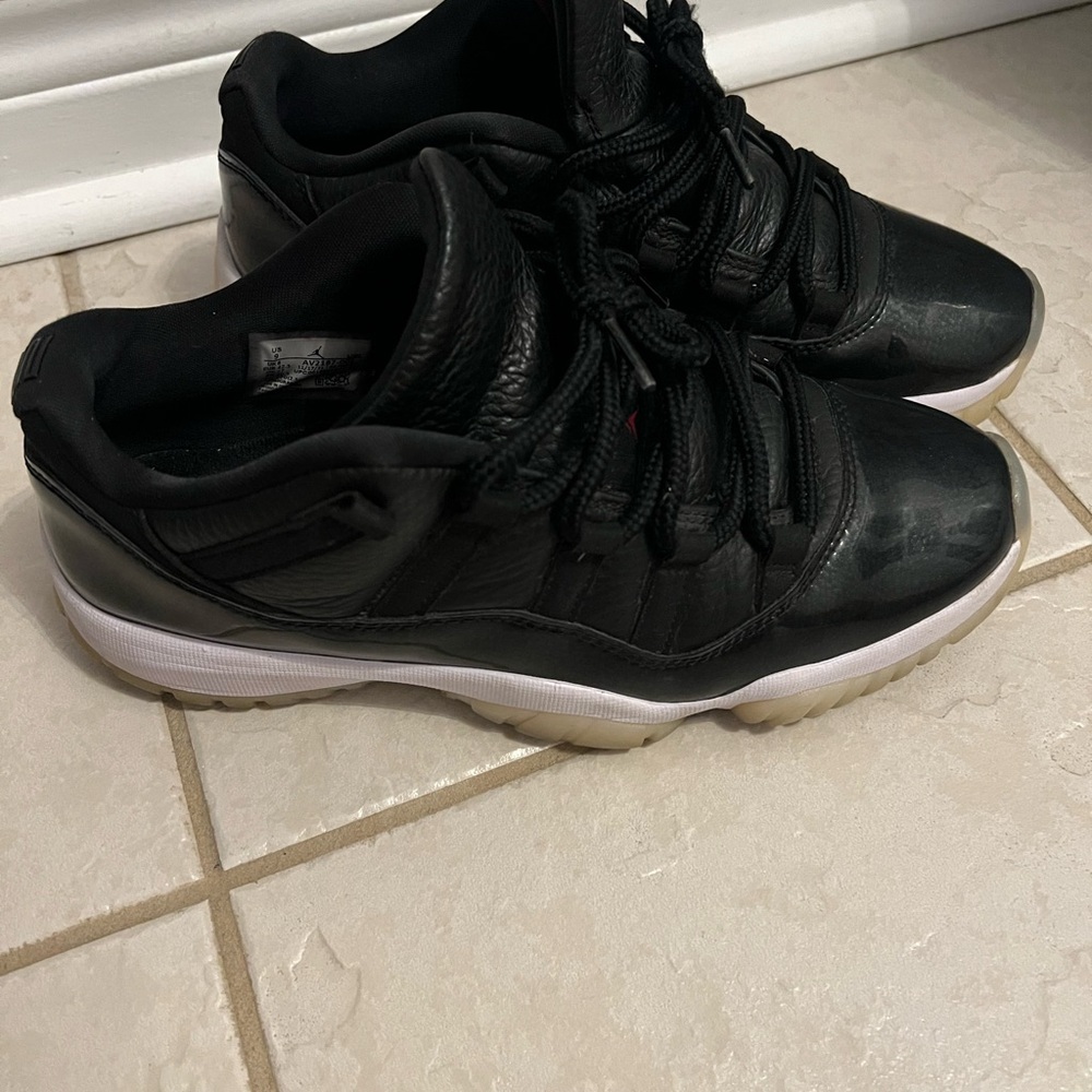 Jordan 11 low Black and White Sneakers